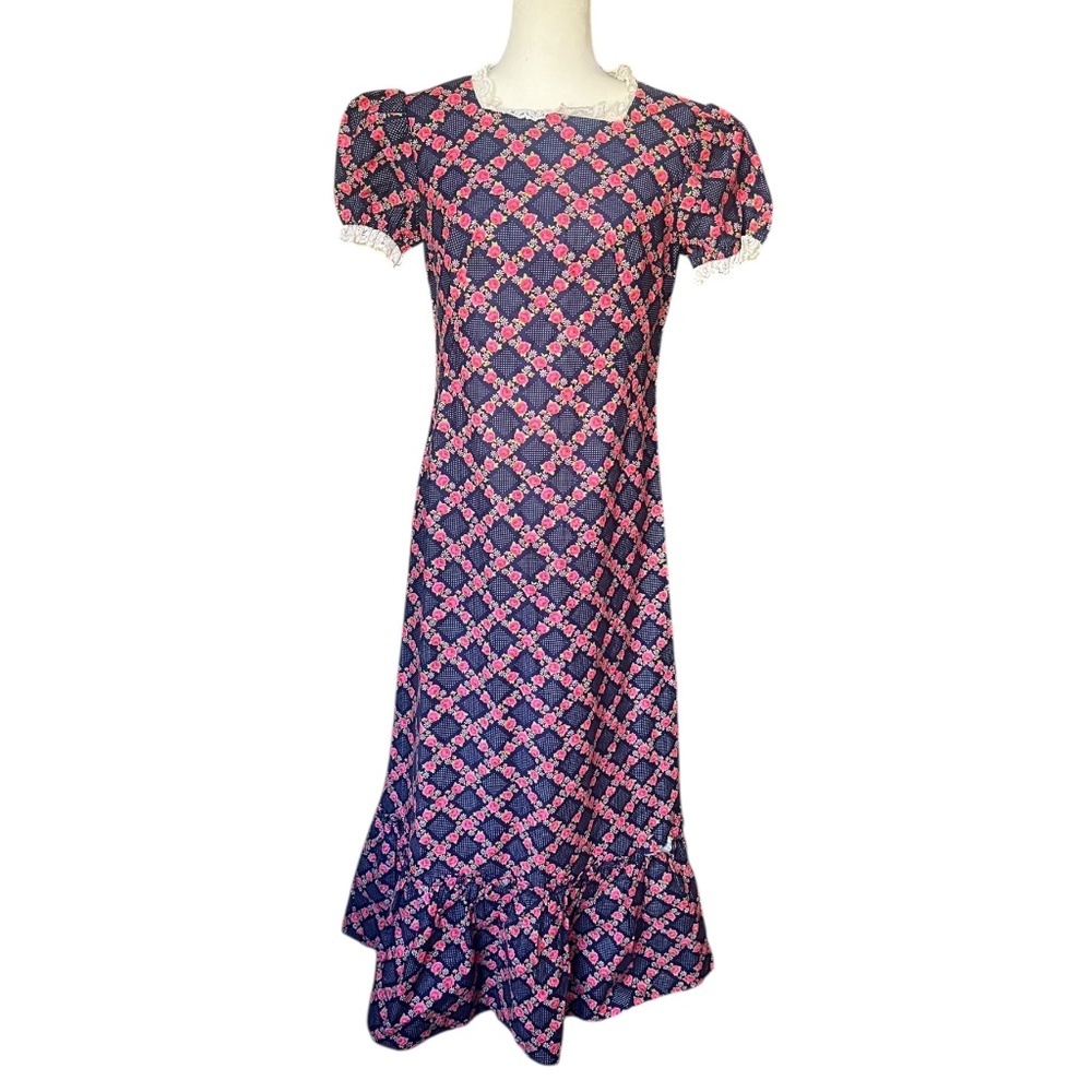 Vintage Handmade Floral Maxi Dress / Cottage & Prairiecore with Lace Trim Detail